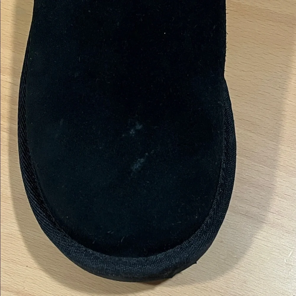 UGG 4 Youth‎ Kids Classic Slip On Black Suede Slippers
